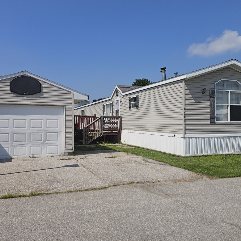 3/2 Four Seasons #3315KI – Waterloo, Iowa