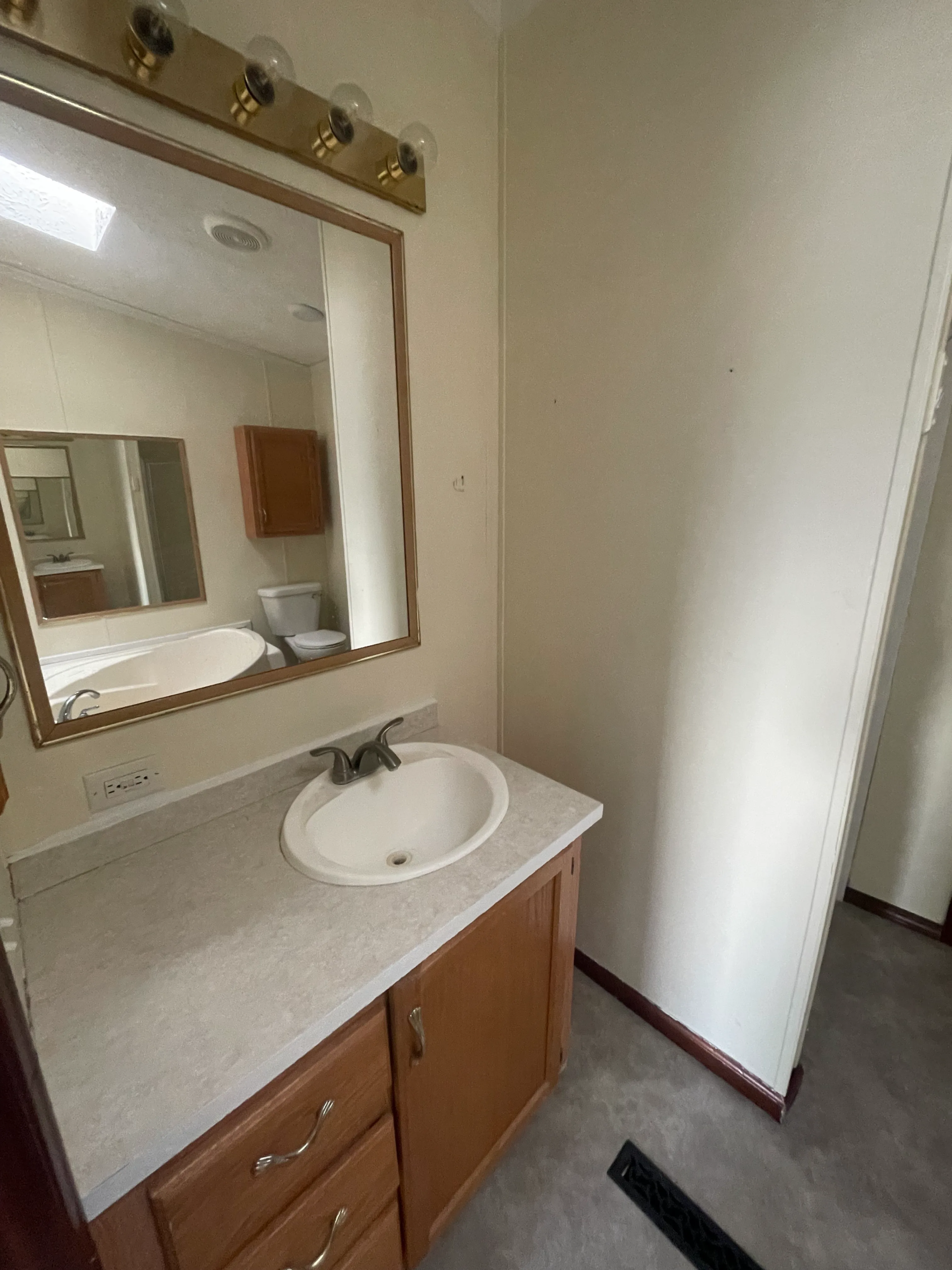 32 Clayton #3769 – Waterloo, IA (4)