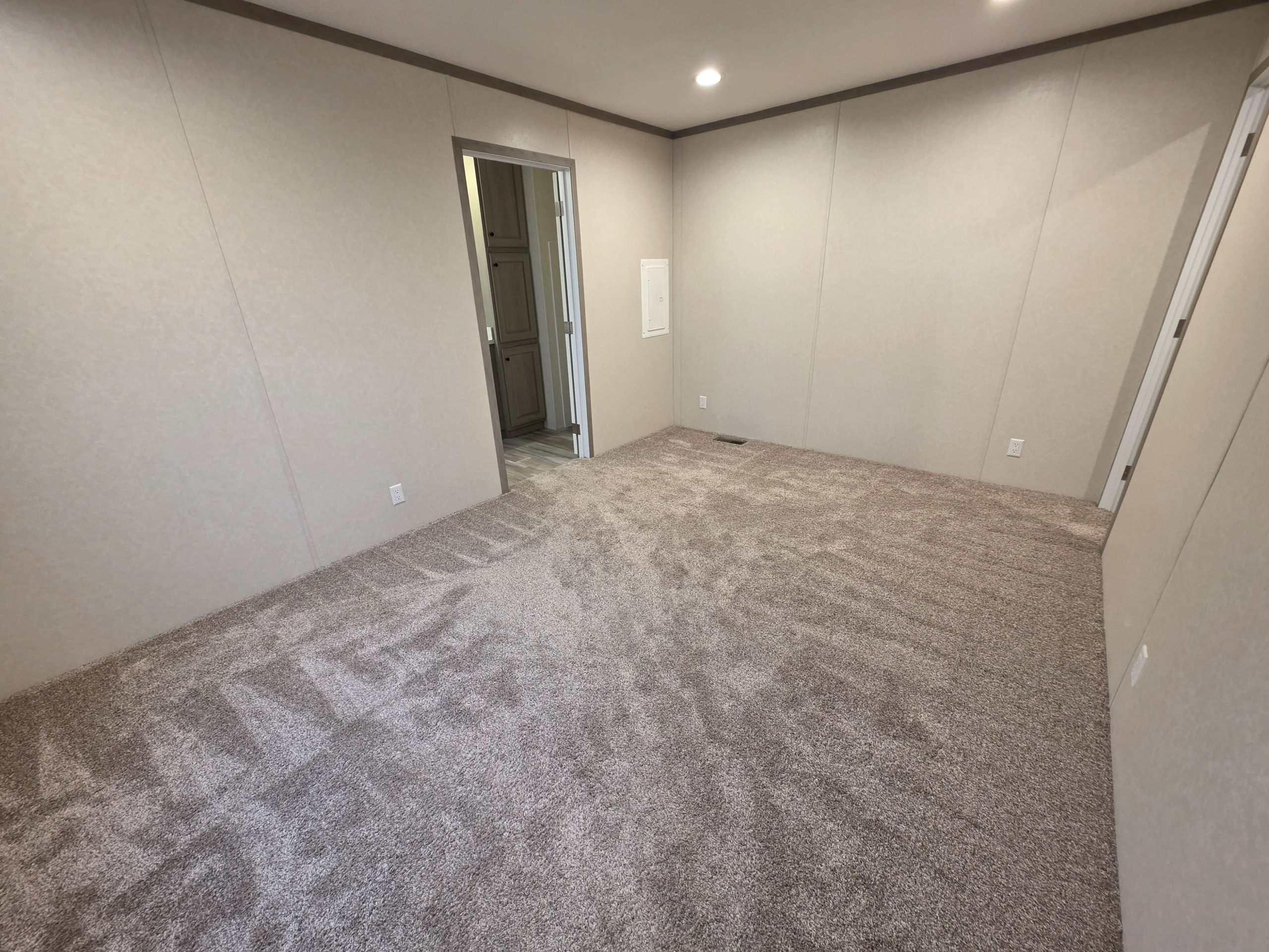 32 Clayton Pulse #209 – Cedar Falls, IA (2)