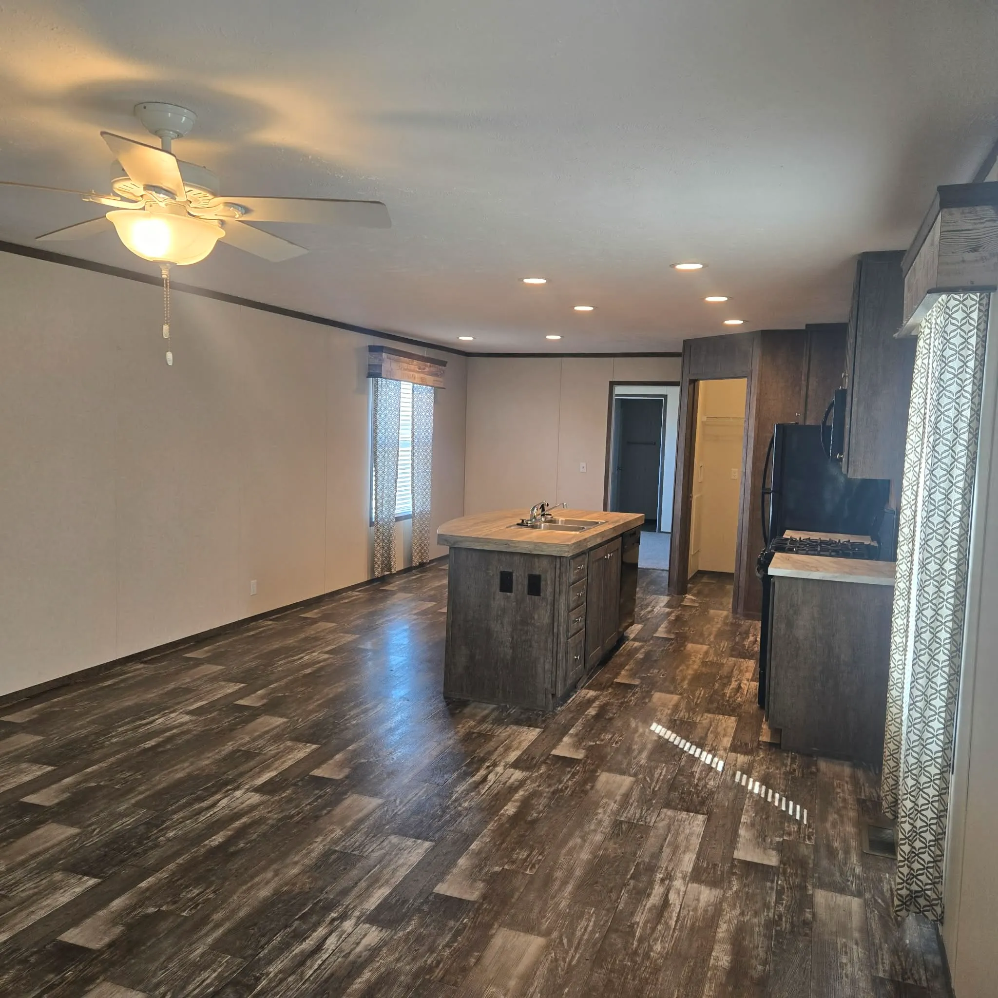 32 Clayton #5743KN – Waterloo IA (2)