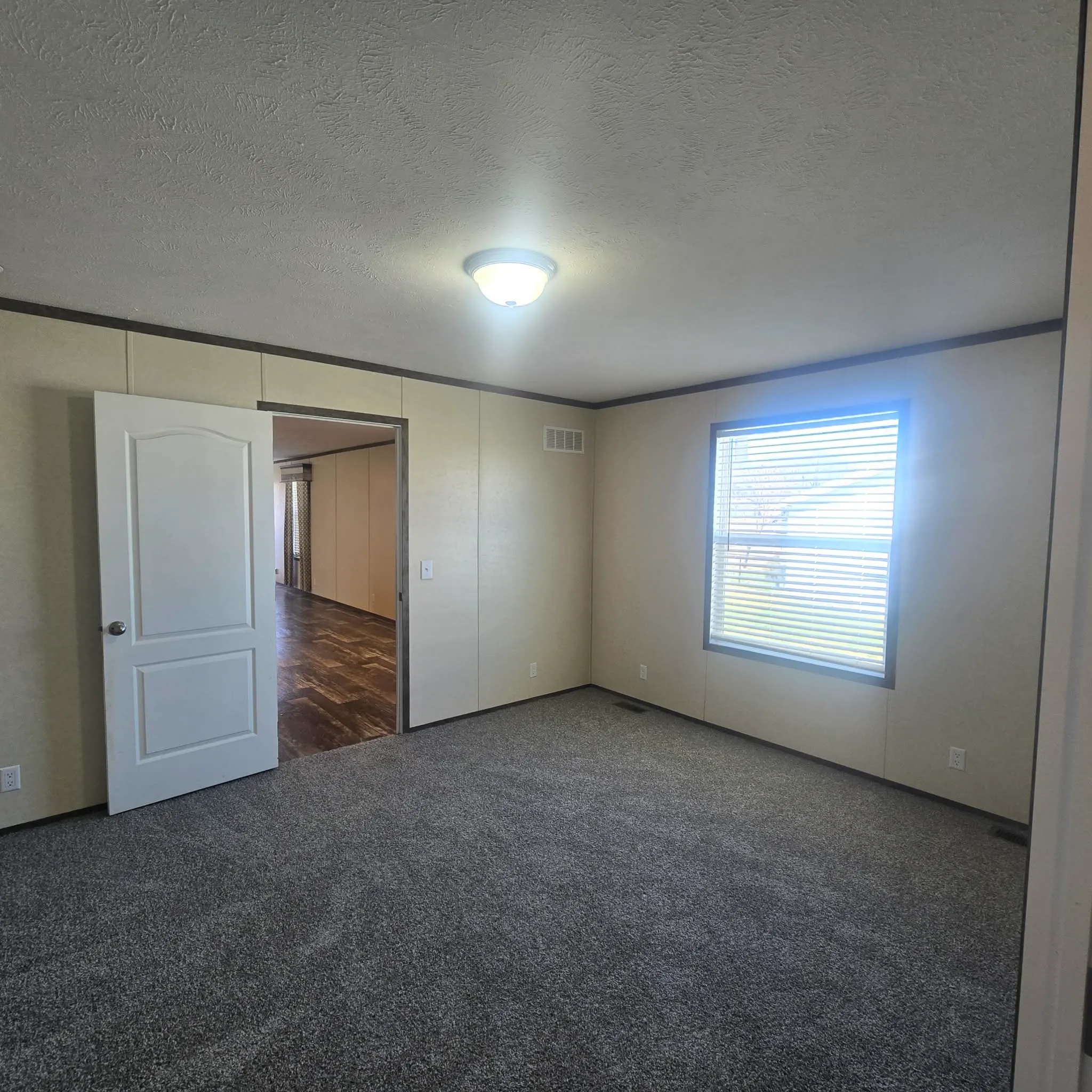 32 Clayton #5743KN – Waterloo IA (5)