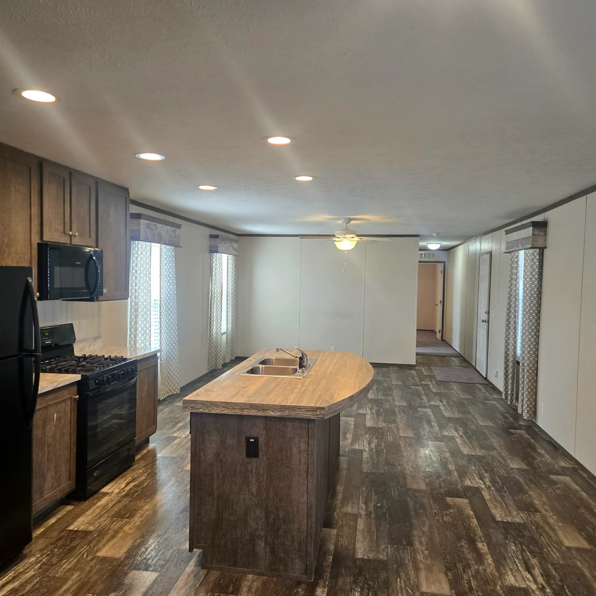 32 Clayton #5743KN – Waterloo IA (7)