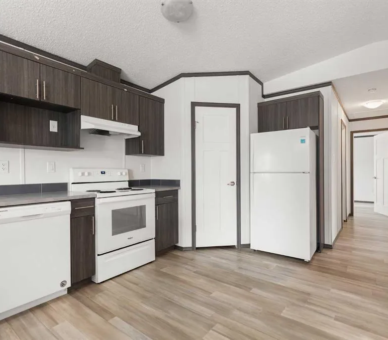 3/2 Sri Homes-Regent CJN-3009 #A103 – Medicine Hat, AB