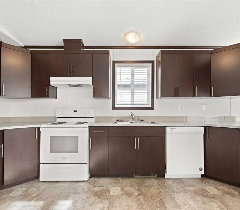 2/2 Sri Homes – Regent NIA20-068 #A99 – Medicine Hat, AB