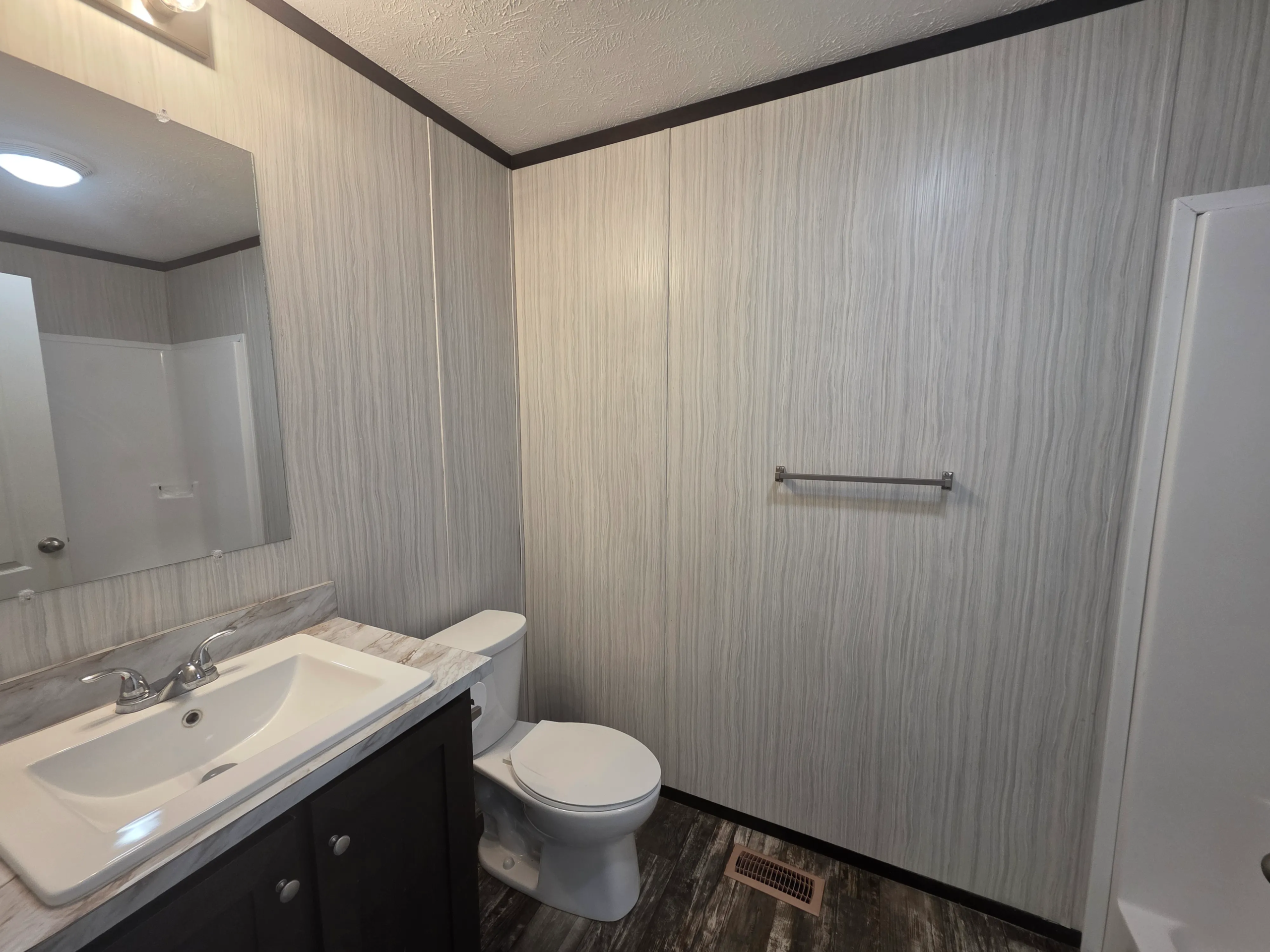 32 Clayton Pulse #233 – Cedar Falls, IA (1)