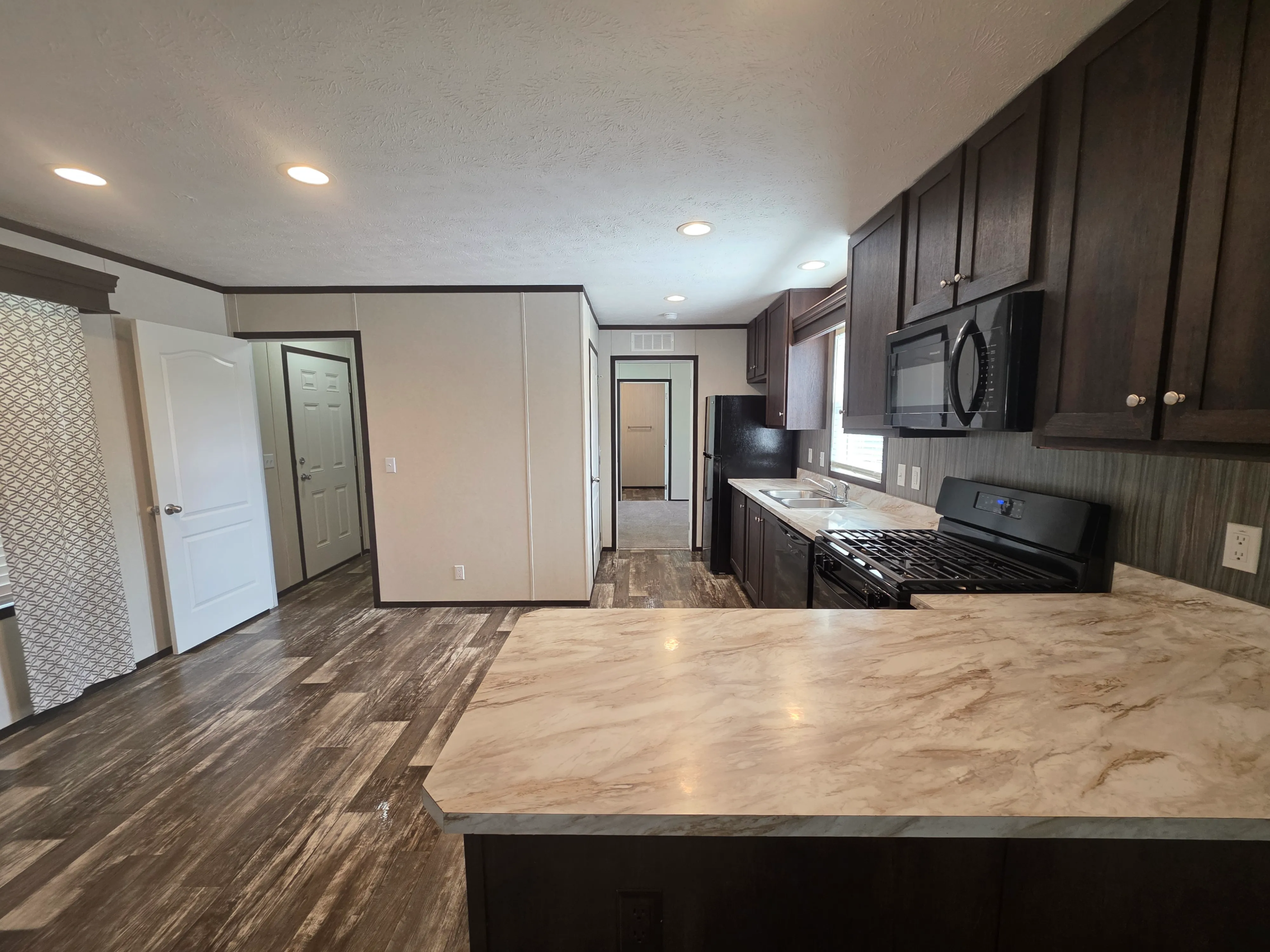 32 Clayton Pulse #233 – Cedar Falls, IA (2)