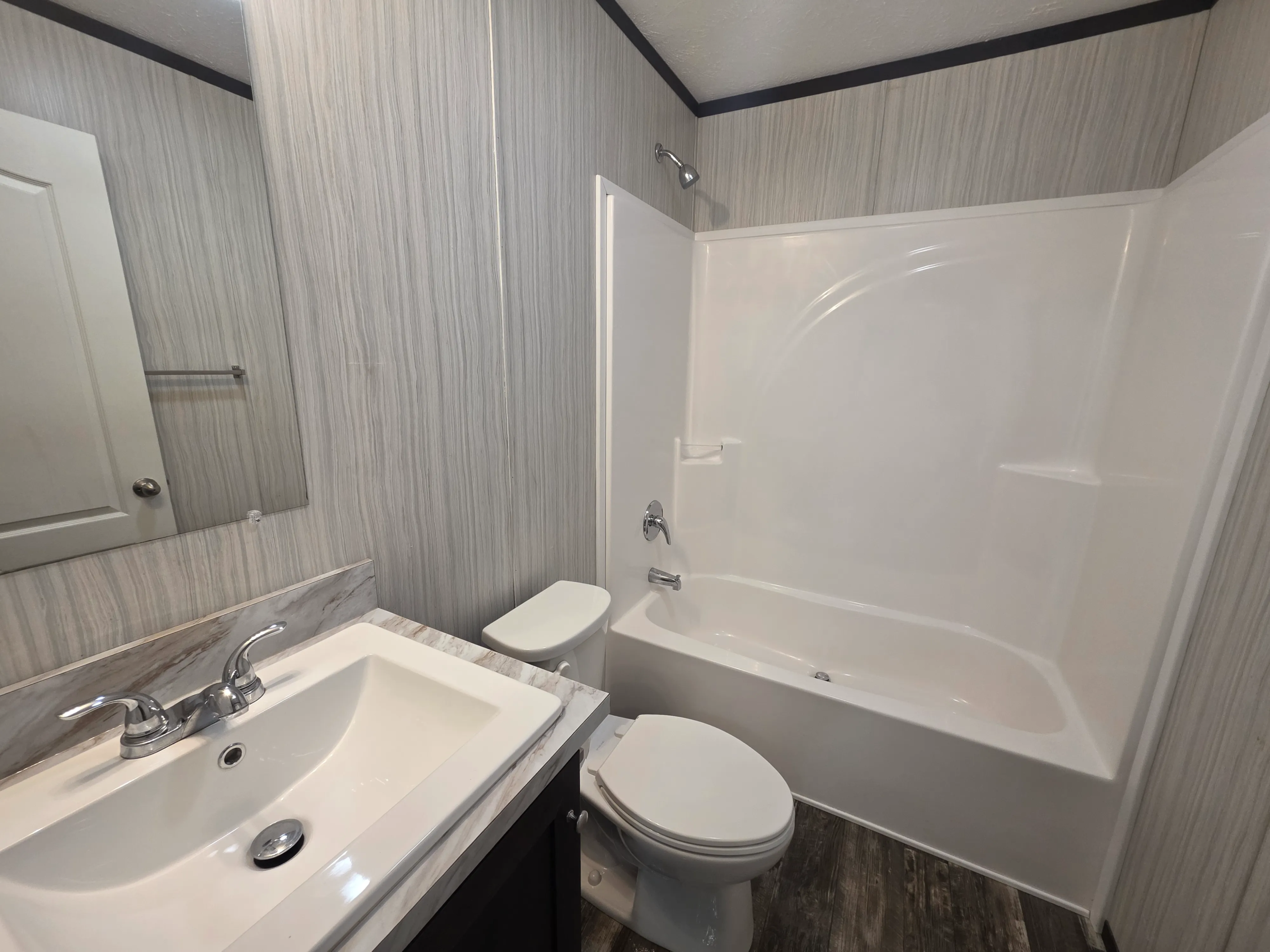 32 Clayton Pulse #233 – Cedar Falls, IA (7)