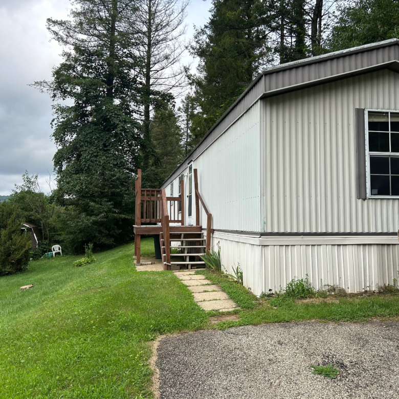 3/1 Colony LM304 #117 Newstead Drive – Indiana, PA