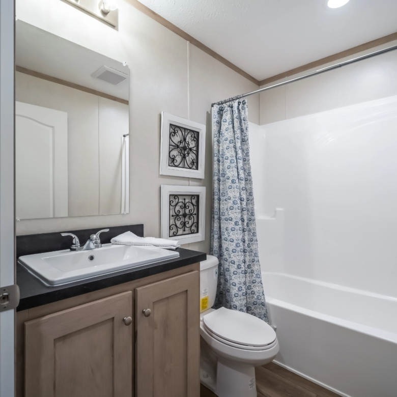 3/2 Clayton Harborview #Eli1633 – Marion, IA
