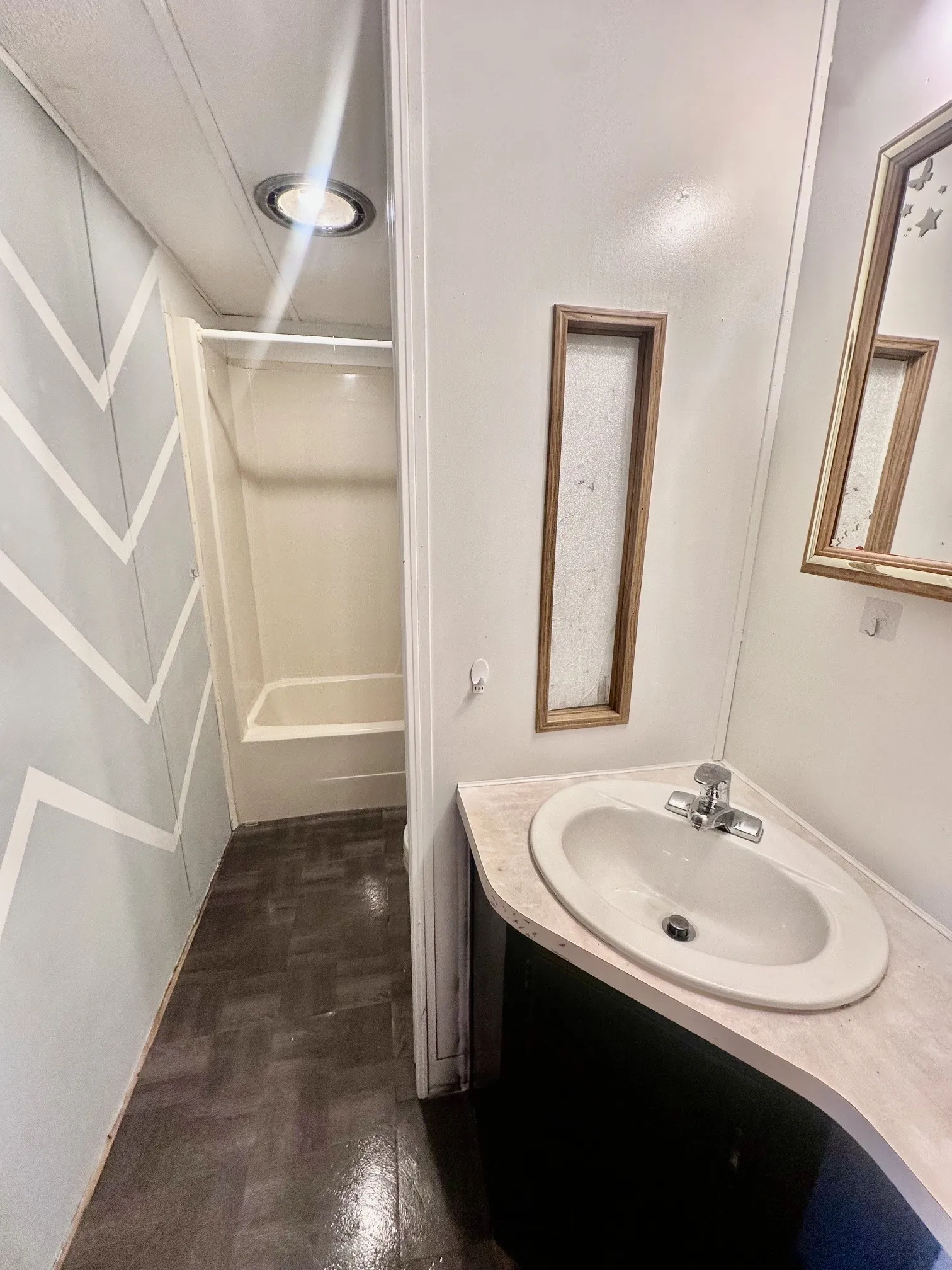 525 main bath 2/2 Forest Ridge #525 – Mt. Morris, MI