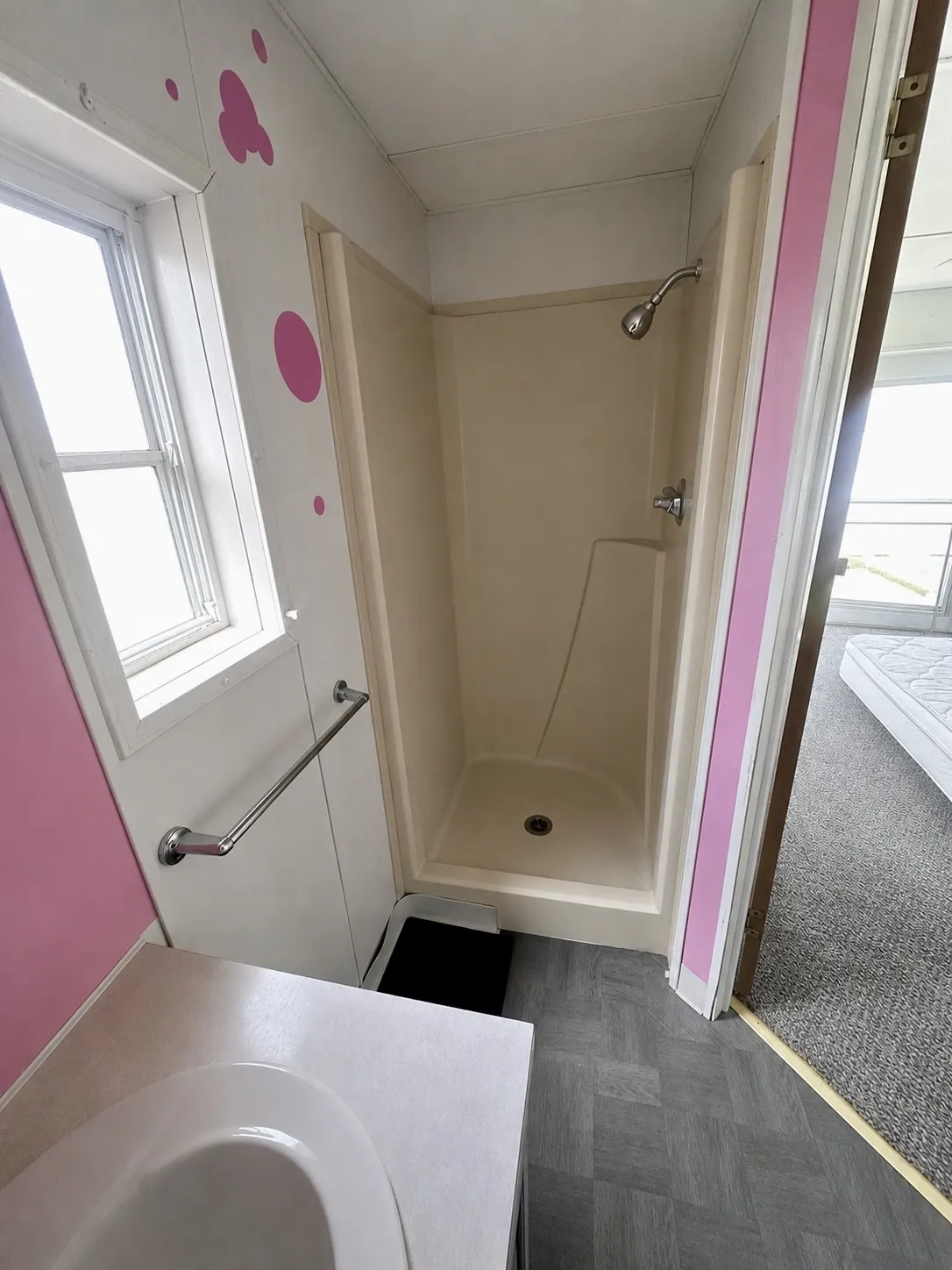 525 master shower 2/2 Forest Ridge #525 – Mt. Morris, MI