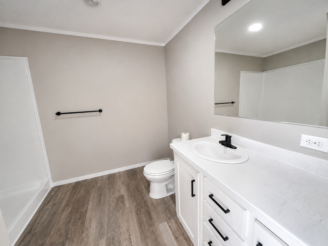 738 master bath 3/2 Champion Redman Advantage #738 – Mt. Morris, MI