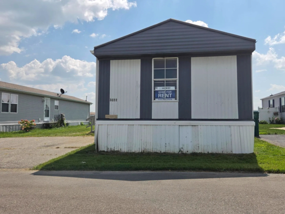 3/2 Forest Brook #3222EL – Waterloo, IA