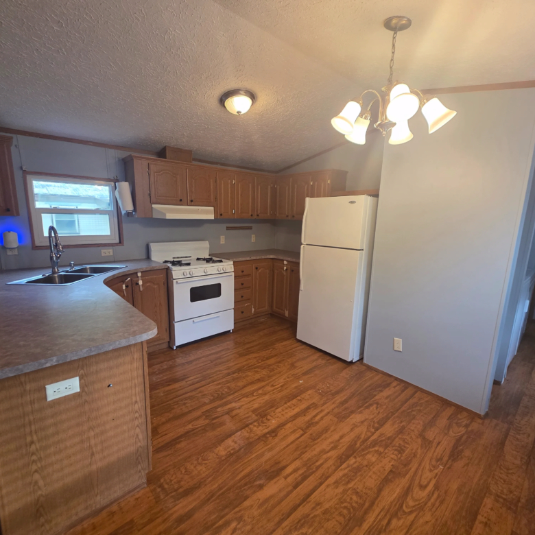 2/1 Holly Park #105 – Cedar Falls, IA