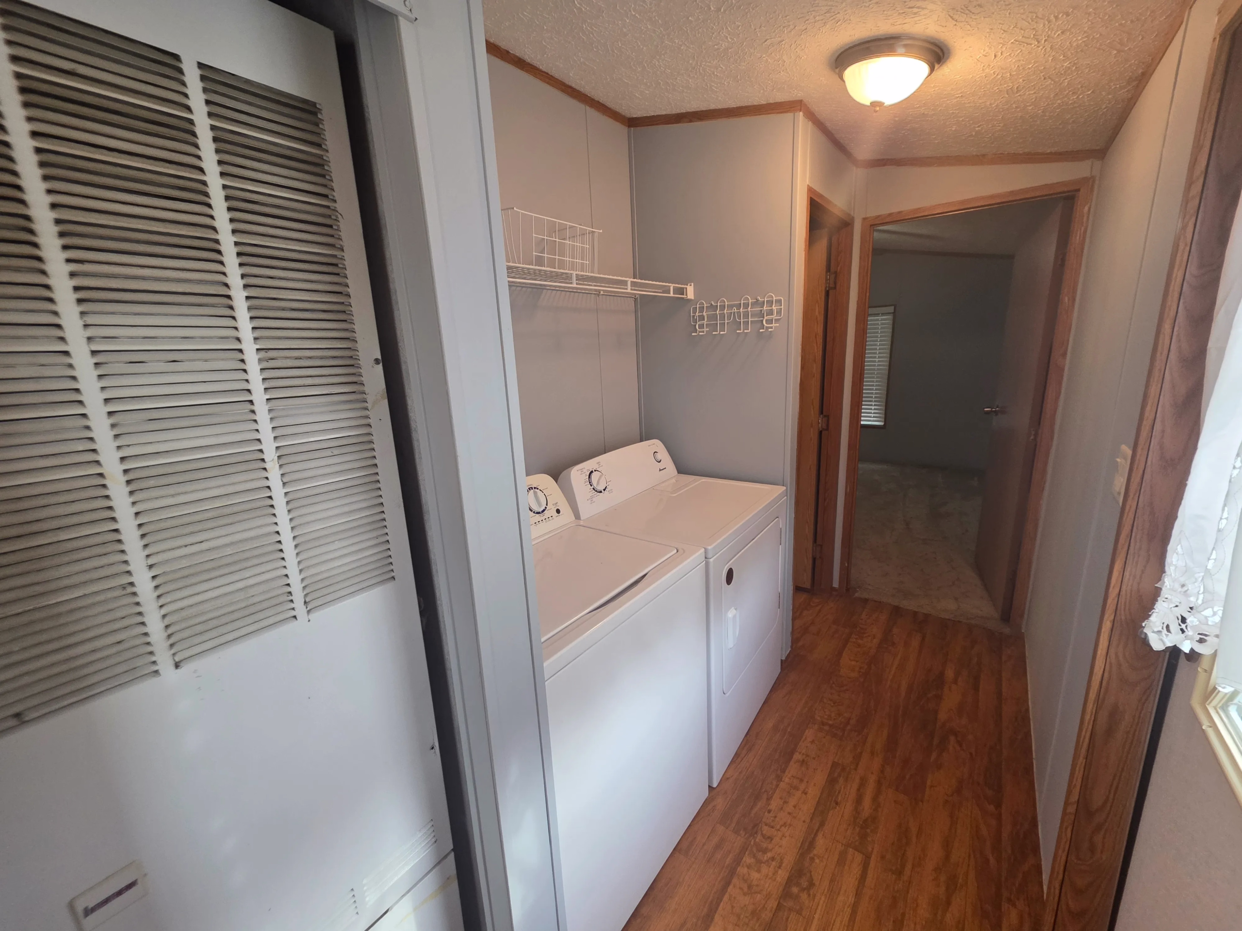 2&1 Holly Park #105 – Cedar Falls, IA (3) 2/1 Holly Park #105 – Cedar Falls, IA