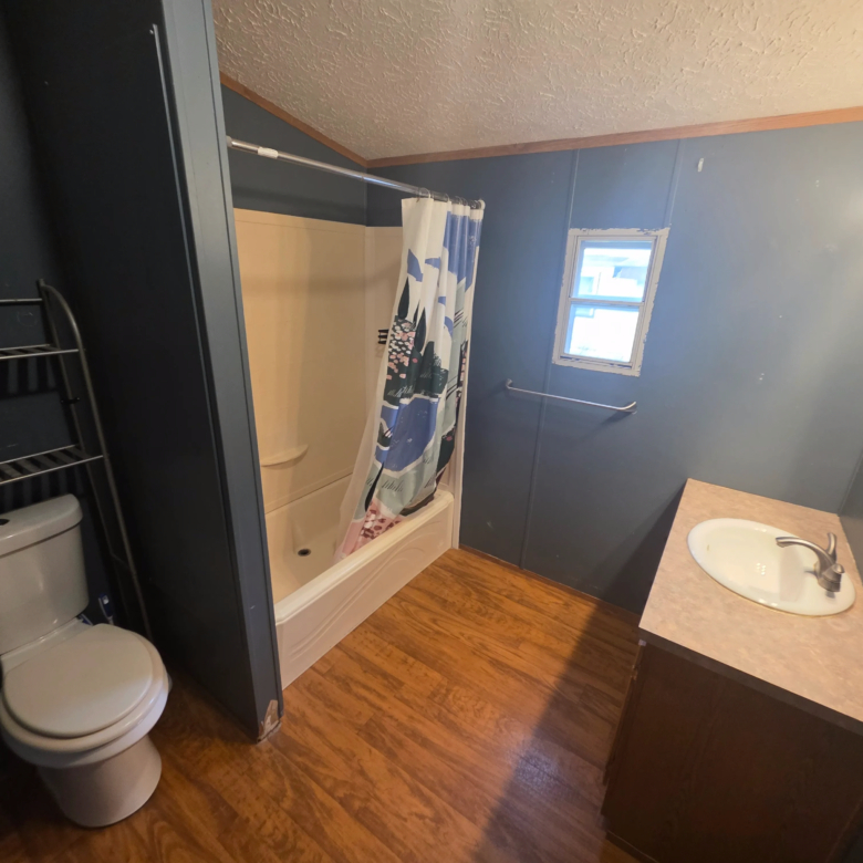 2/1 Holly Park #105 – Cedar Falls, IA