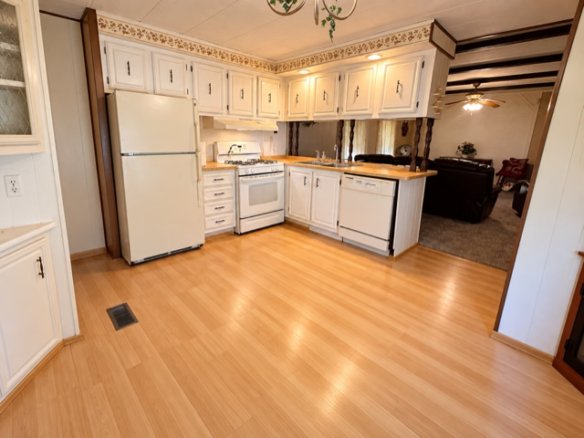 2/2 Victorian #220 – Mount Morris MI
