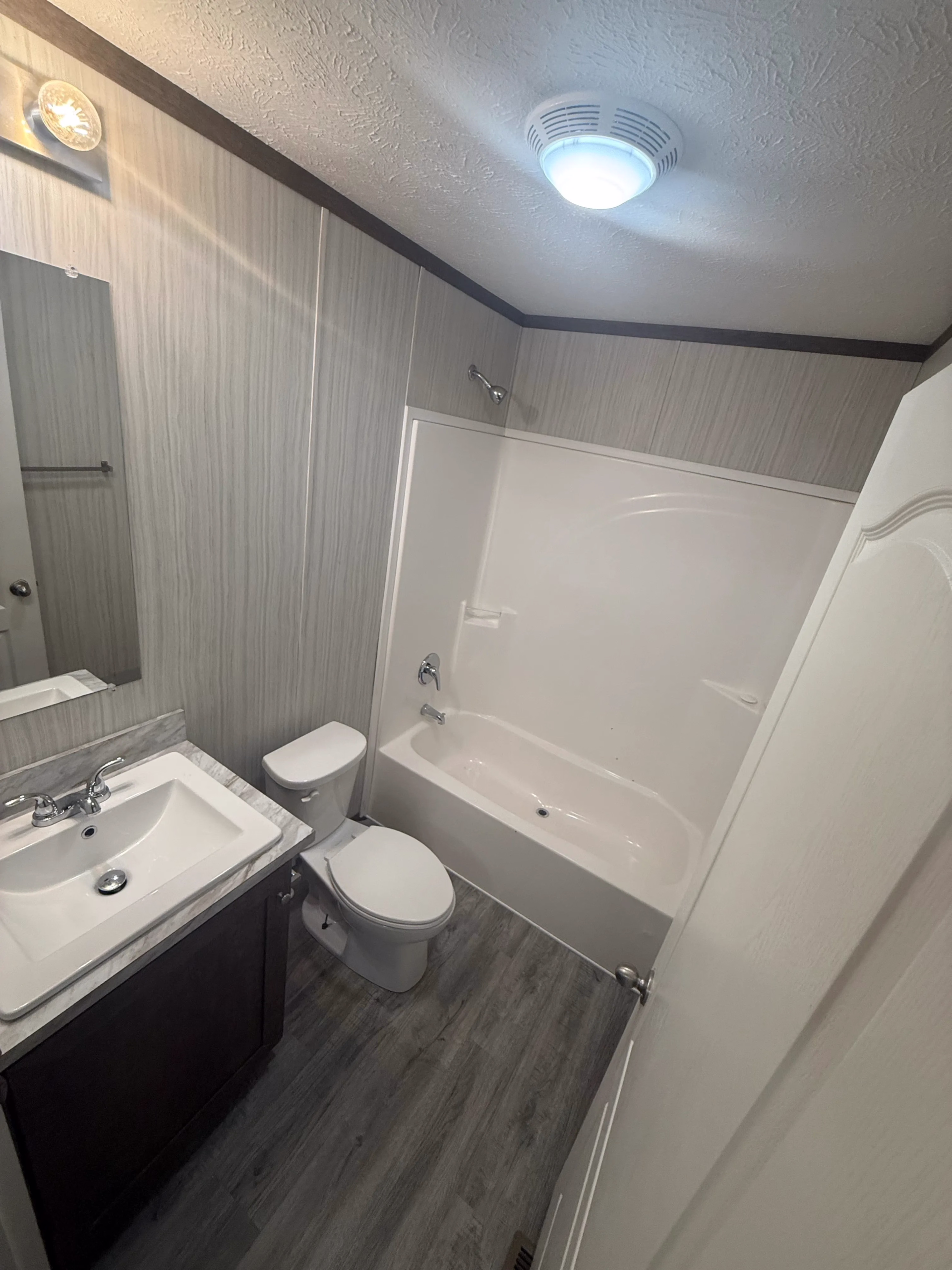 3&2 Clayton #3462EL – Waterloo, IA (3) 3/2 Clayton #3462EL – Waterloo, IA