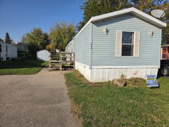 3/2 Holly Park #3413BR – Waterloo, IA