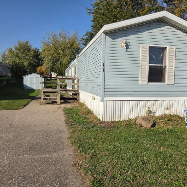 3/2 Holly Park #3413BR – Waterloo, IA